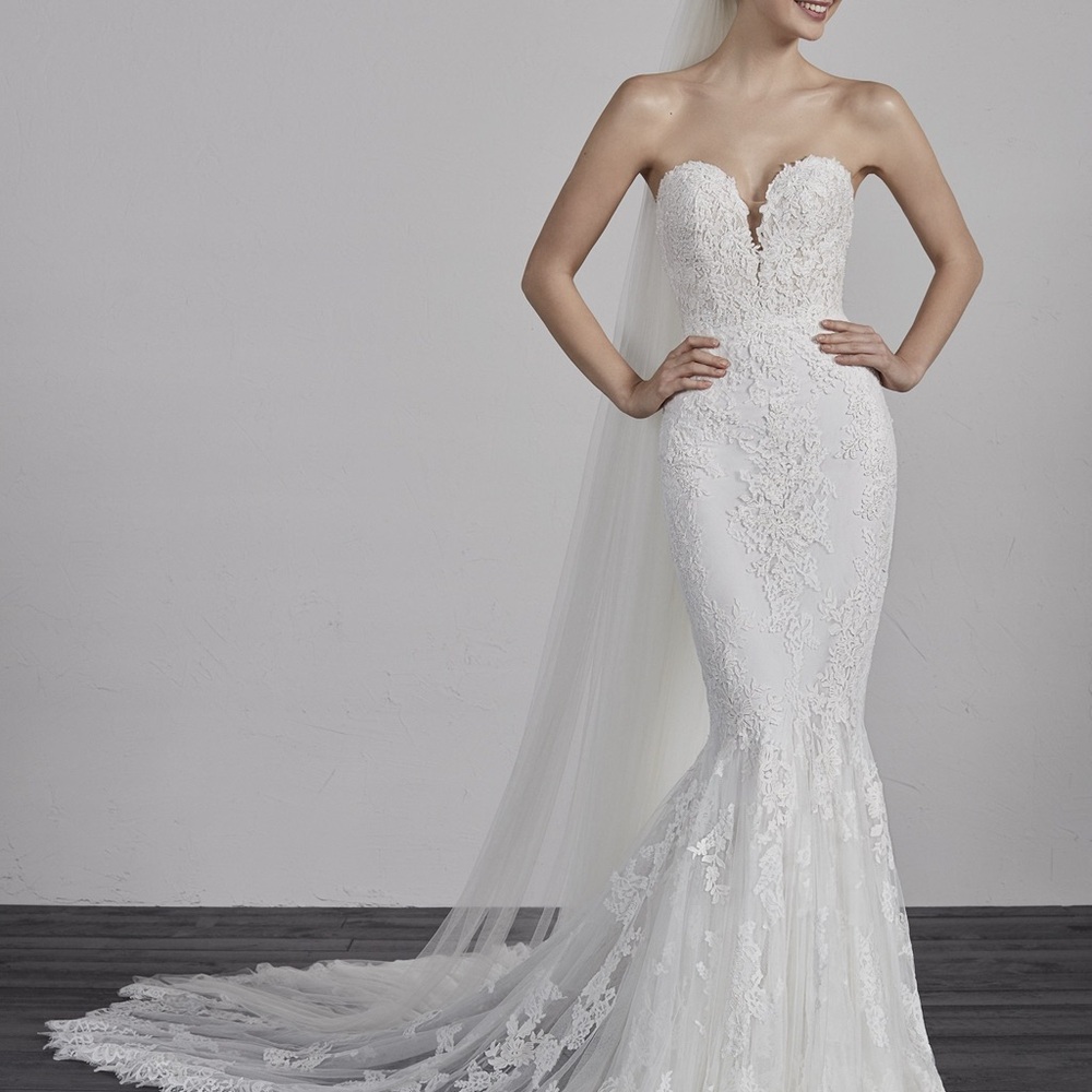 Elegant White Lace Wedding Dress